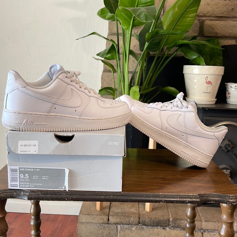 Nike Air Forces white on white Size 9.5